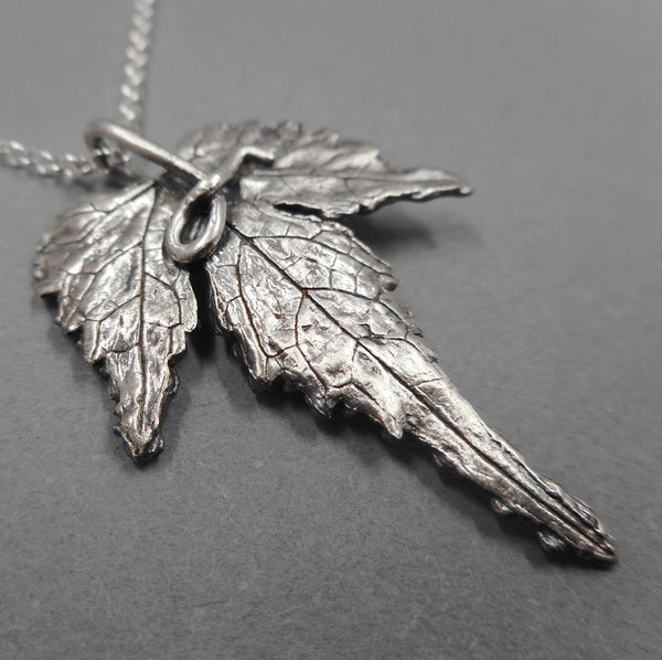 Porcelain Berry Leaf Pendant in Fine Silver
