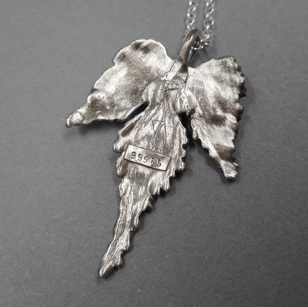 Porcelain Berry Leaf Pendant in Fine Silver