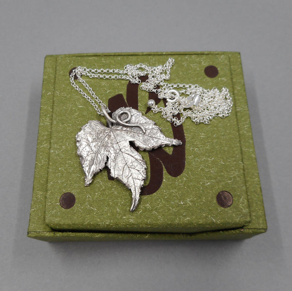 Porcelain Berry Leaf Pendant in Fine Silver