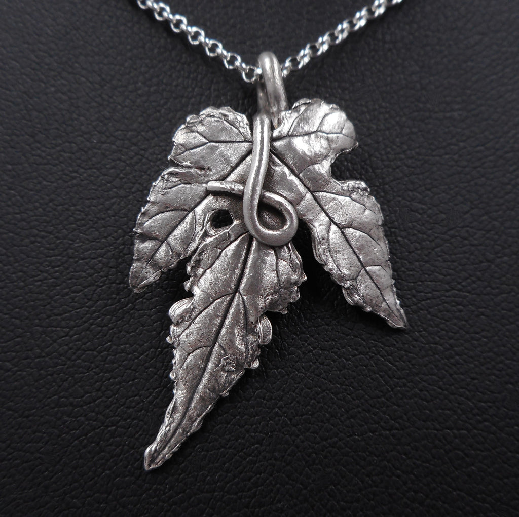 Porcelain Berry Leaf Pendant in Fine Silver