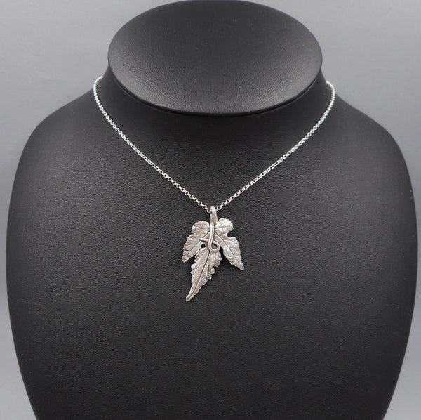 Porcelain Berry Leaf Pendant in Fine Silver